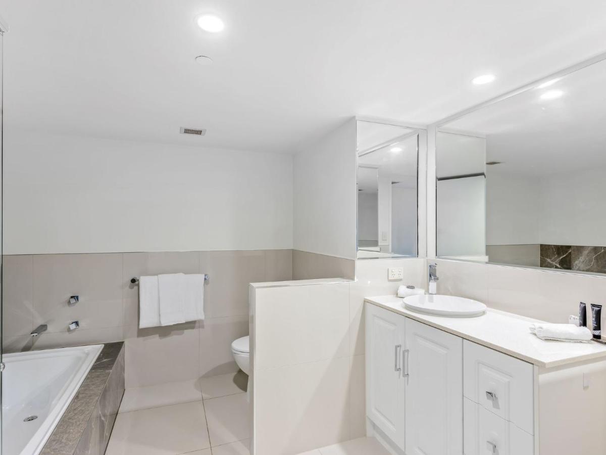 Apartment Crown Towers Superior 3 Bedroom - Coasthm Gold Coast
